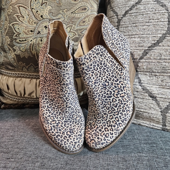 Lucky Brand zip booties size 6m- cheetah print - Picture 2 of 8